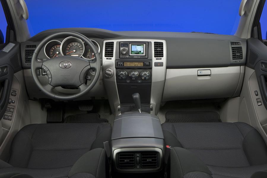  Toyota 4Runner 2006 года  (фото 9 из 50)